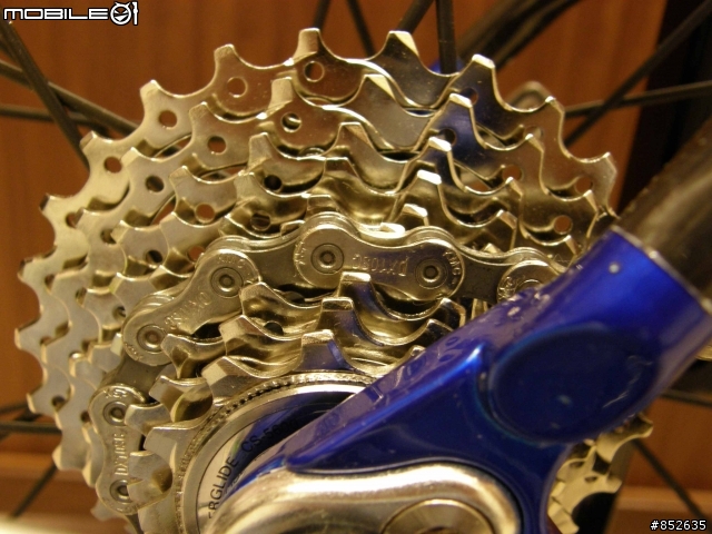[分享] CP值爆高之變態塗裝跑車 FUJI Roubaix RC-11