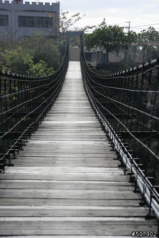 六龜育幼院送愛心之旅