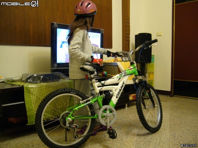 [分享]小朋友20"登山車GIANT YD-290(第一天就直接給它OFF-ROAD)