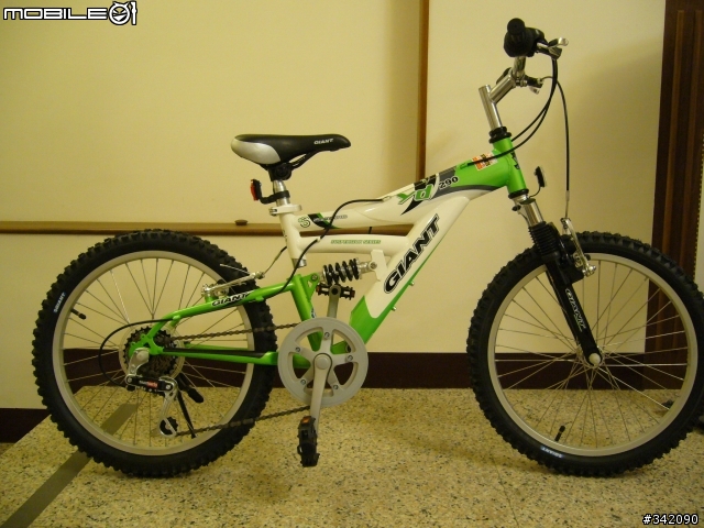 [分享]小朋友20"登山車GIANT YD-290(第一天就直接給它OFF-ROAD)