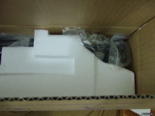 [分享]簡單的開箱之BenQ G2400W 24吋寬螢幕液晶顯示器