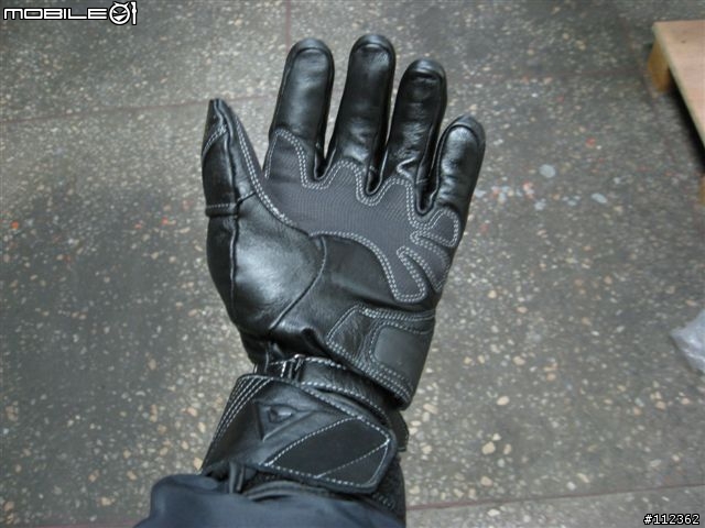 [分享]測試DAINESE FAST-B長手套(D-Dry) 和使用心得