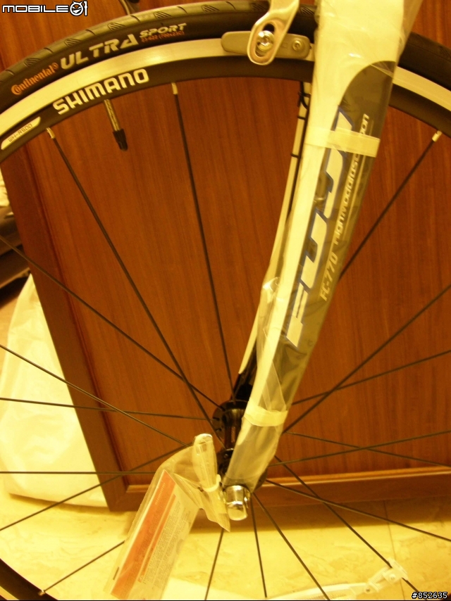 [分享] CP值爆高之變態塗裝跑車 FUJI Roubaix RC-11