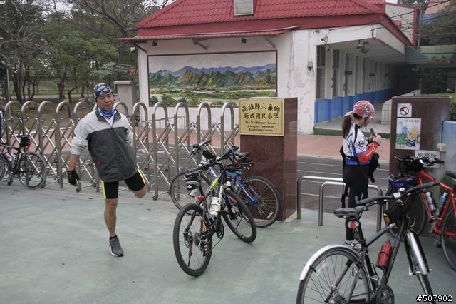 六龜育幼院送愛心之旅
