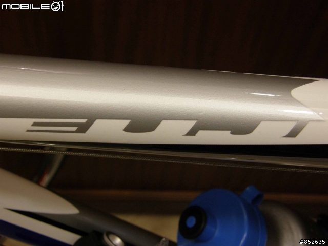 [分享] CP值爆高之變態塗裝跑車 FUJI Roubaix RC-11