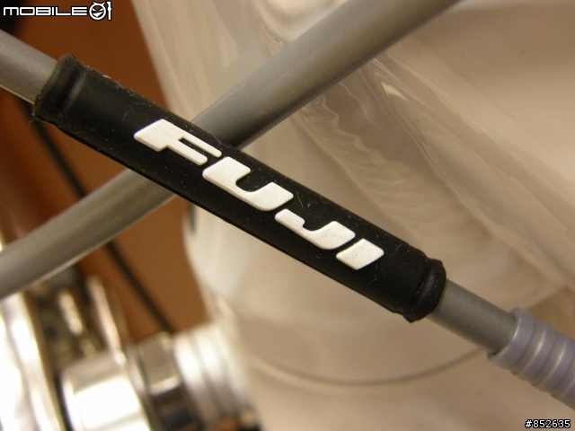 [分享] CP值爆高之變態塗裝跑車 FUJI Roubaix RC-11