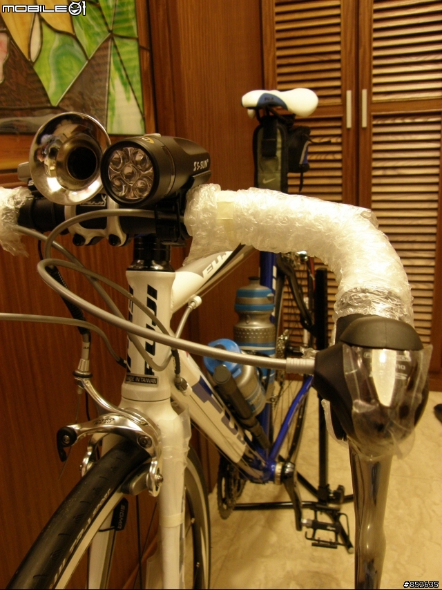 [分享] CP值爆高之變態塗裝跑車 FUJI Roubaix RC-11