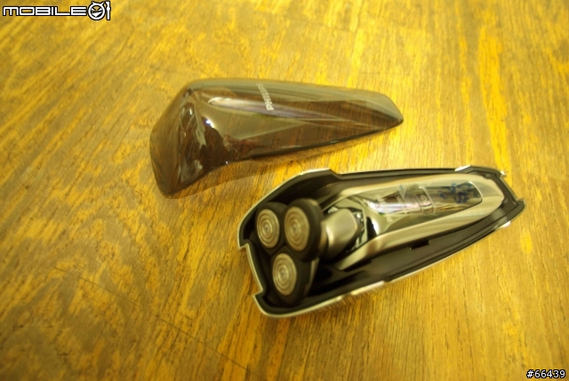 [開箱]王者再臨 之  PHILIPS 新世代旗艦級 刮鬍刀 RQ1095