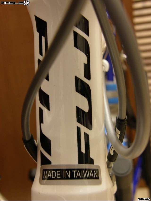 [分享] CP值爆高之變態塗裝跑車 FUJI Roubaix RC-11