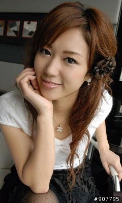 [分享]KU990 240*400美女桌面(可以唬人說這是你的新馬子)