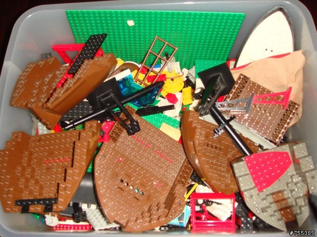 各位知道LEGO的大大 請幫小弟估個價