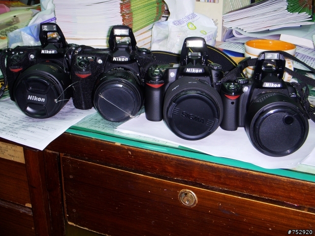[芭樂分享] D300 最新改款 D300-SD7 及 眾家兄弟 [圖多]