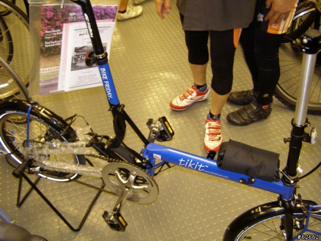 包仔遊香江~逛車店!