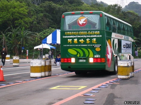 (超不專業試駕) 大隻版的SAAB --- SCANIA 駕駛競賽  (補圖完畢)