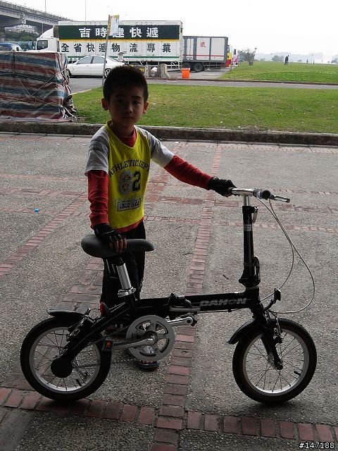 兒子的小小折 Dahon Bya 412