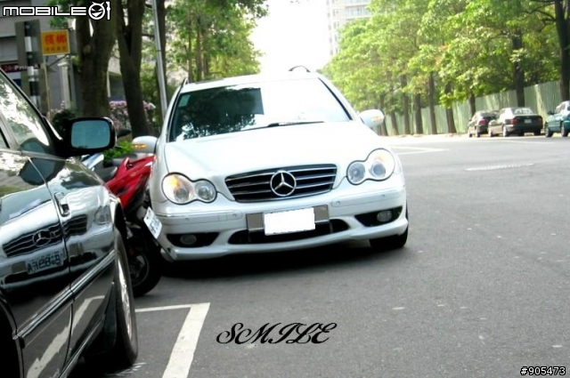 白色的C32 AMG Wagon