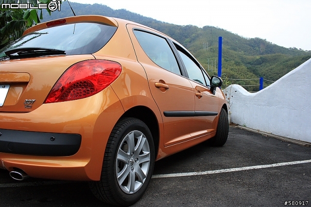 [分享] 時尚與實用兼顧的 Peugeot 207 HDi