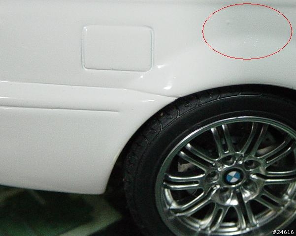 有蒐藏金屬模型車的人~記得要常替愛車打蠟~否則烤漆會起泡