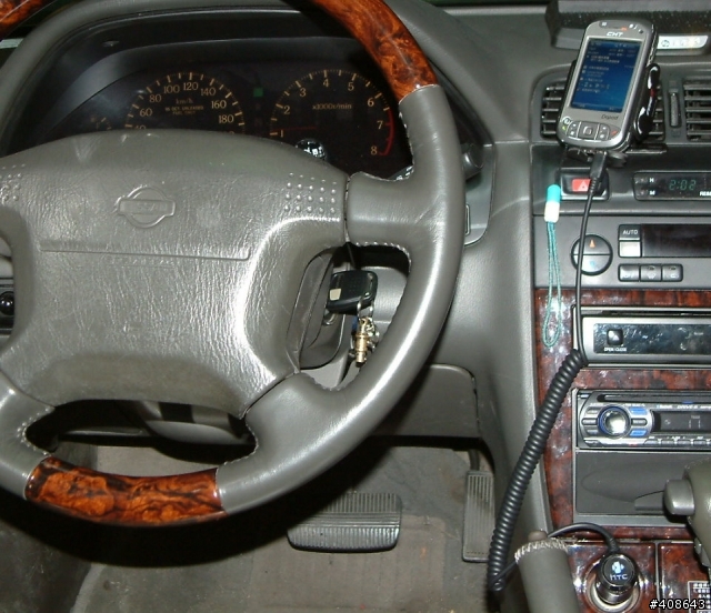 [分享]車用USB充電座及HTC車充解剖