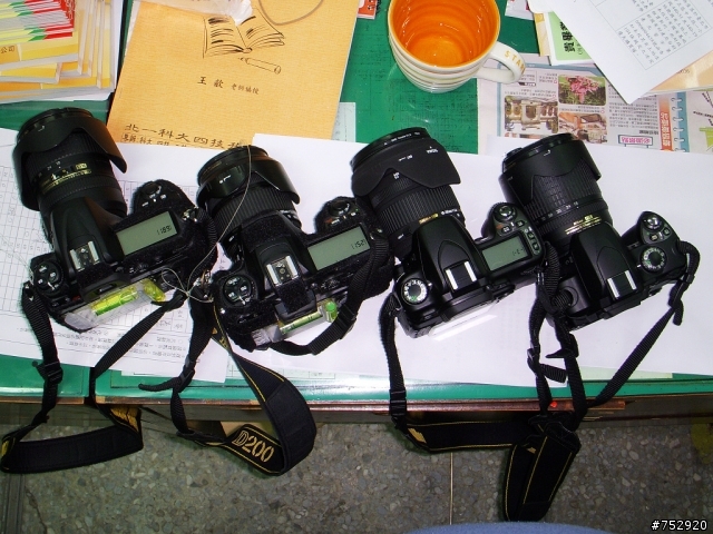 [芭樂分享] D300 最新改款 D300-SD7 及 眾家兄弟 [圖多]
