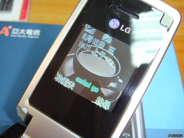[分享] 亞太新機 折疊機LG KX166 簡易開箱