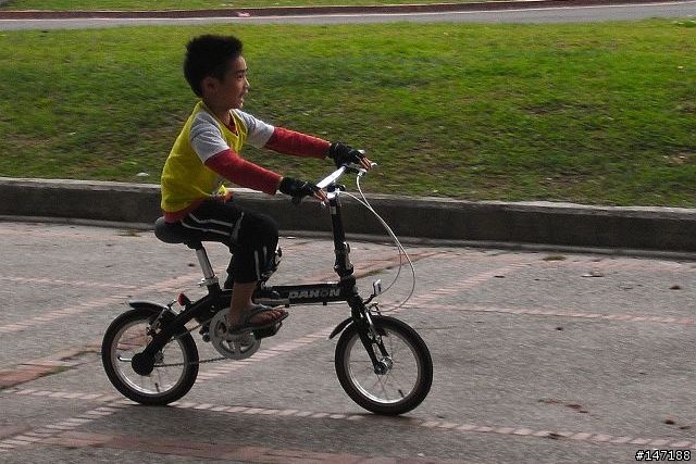 兒子的小小折 Dahon Bya 412