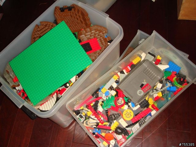 各位知道LEGO的大大 請幫小弟估個價