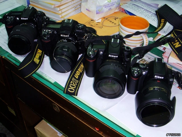 [芭樂分享] D300 最新改款 D300-SD7 及 眾家兄弟 [圖多]