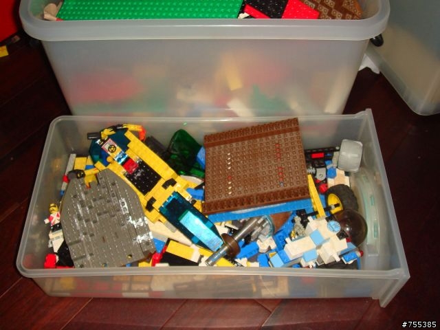 各位知道LEGO的大大 請幫小弟估個價