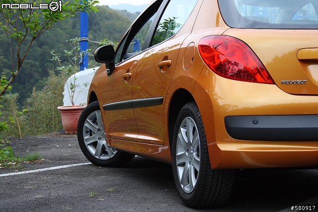 [分享] 時尚與實用兼顧的 Peugeot 207 HDi