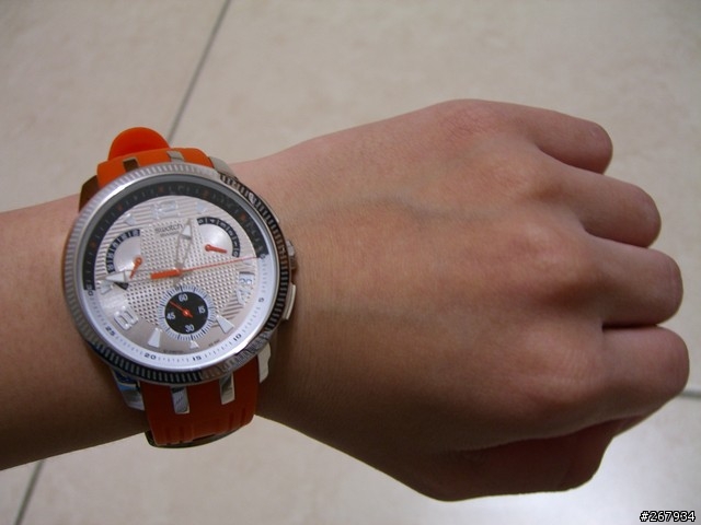 swatch 逆跳錶開盒照-休閒運動風