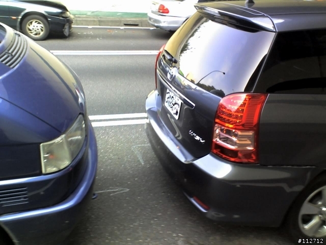 [車禍分享] 原來 Wish 的車尾這麼不耐撞...輕微碰撞的小小車禍...