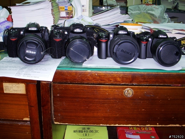 [芭樂分享] D300 最新改款 D300-SD7 及 眾家兄弟 [圖多]