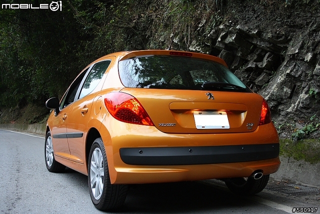 [分享] 時尚與實用兼顧的 Peugeot 207 HDi