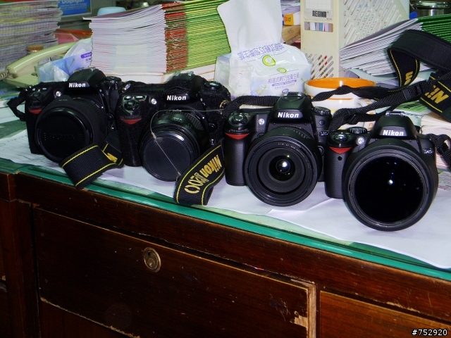 [芭樂分享] D300 最新改款 D300-SD7 及 眾家兄弟 [圖多]