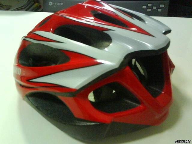 {敗家男}請問大家會因為車的顏色..而選配相同顏色的安全帽嗎?