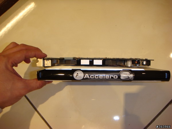 我搞笑了....裝AC Accelero S1結果超出機殼寬度