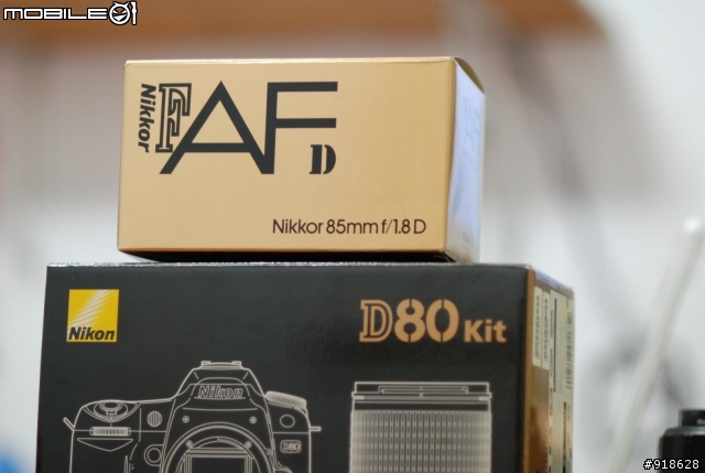 D80+85mm-1.8開箱照  D80公司貨價錢降了耶！