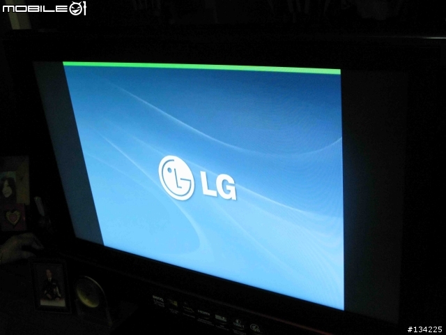 [求救]benq sh-3741接上LG HDMI DVD PLAYER(DV298H) 螢幕上方會多一條綠色的色塊??