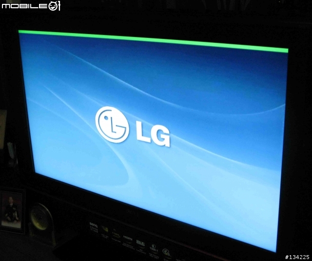 [求救]benq sh-3741接上LG HDMI DVD PLAYER(DV298H) 螢幕上方會多一條綠色的色塊??