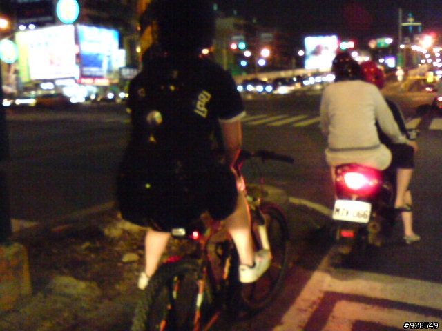 騎單車為什麼要靠左騎???