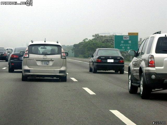 中山高驚見MAZDA 5偽裝車