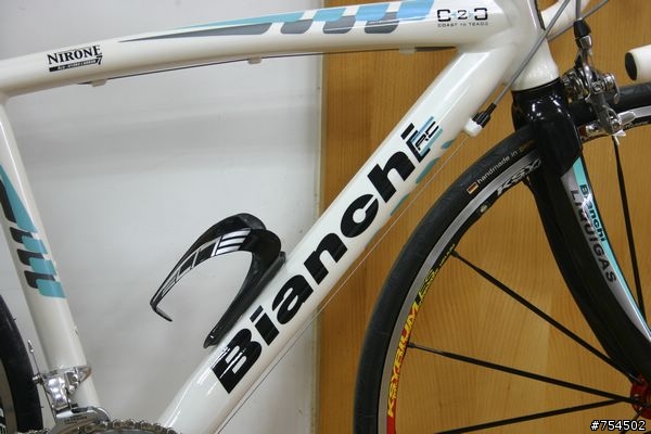 River的白色BIANCHI