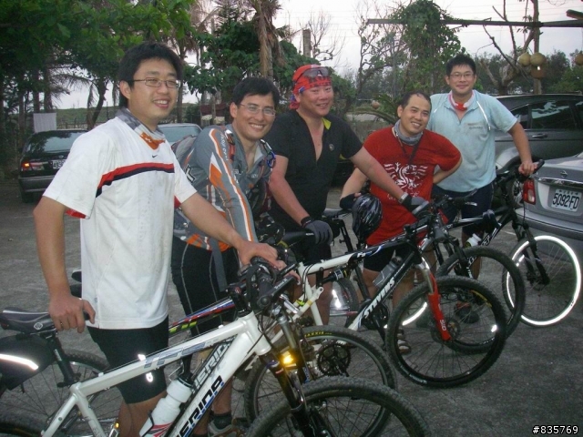 台灣海岸的最後一片淨土-阿塱壹古道(一段車騎人多於人騎車的路線)