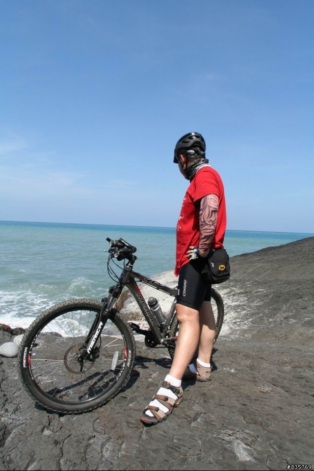 台灣海岸的最後一片淨土-阿塱壹古道(一段車騎人多於人騎車的路線)