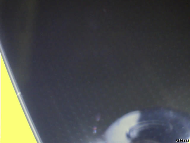 9100屏幕關閉時屏上有很多整齊的小白點是正常的嗎？