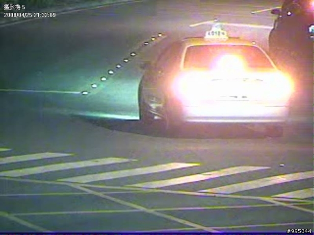 [憤怒] 我在內灣賞螢步道被打了!!!能否請大家幫忙找出車型跟車牌?