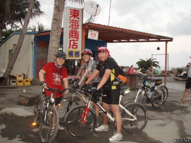 台灣海岸的最後一片淨土-阿塱壹古道(一段車騎人多於人騎車的路線)