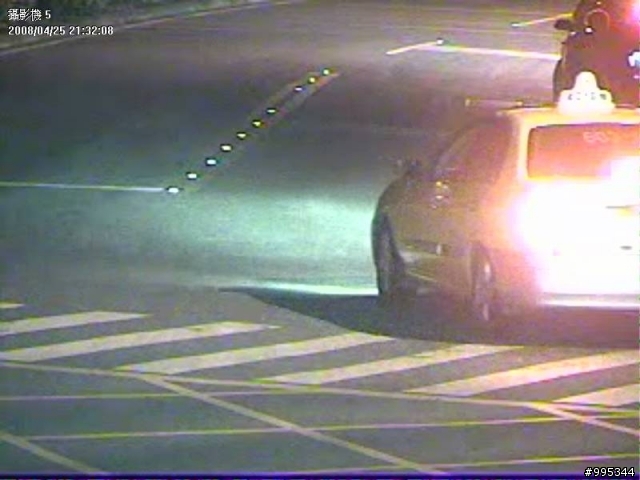 [憤怒] 我在內灣賞螢步道被打了!!!能否請大家幫忙找出車型跟車牌?