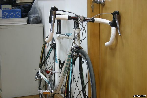 River的白色BIANCHI